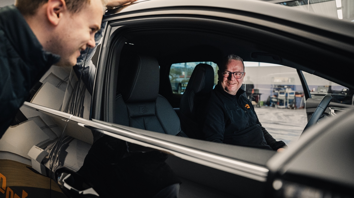 Overgangen til å bli hundre prosent elektrisk har vært udelt positiv for trafikkskolen på Wergeland. – Det har blitt en langt større suksess enn vi så for oss, sier daglig leder ved Positiv Trafikkskole, Ove Sagen-Hafstad. 